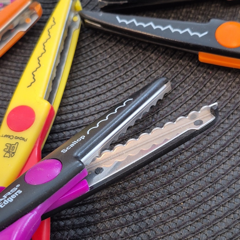 ASSORTED DECORATIVE CRAFT SCISSORS Set of 11, Decorating Creating Cutting Edging - Picture 10 of 16